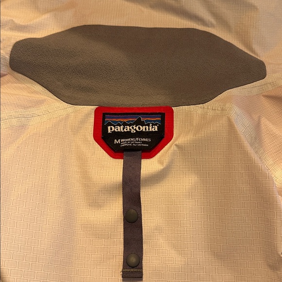 Patagonia Women's Dark Pink Hooded Waterproof Jacket - Picture 12 of 16